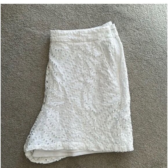 Vera Wang "Simply Vera Vera Wang" White Cotton Eyelet Shorts; Small; Pre-Owned - Picture 12 of 13